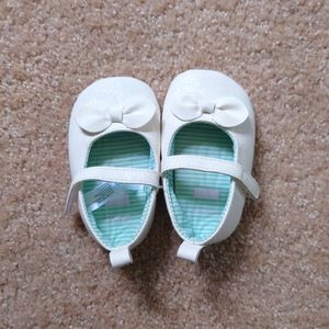 NWOT Baby girl white shoes